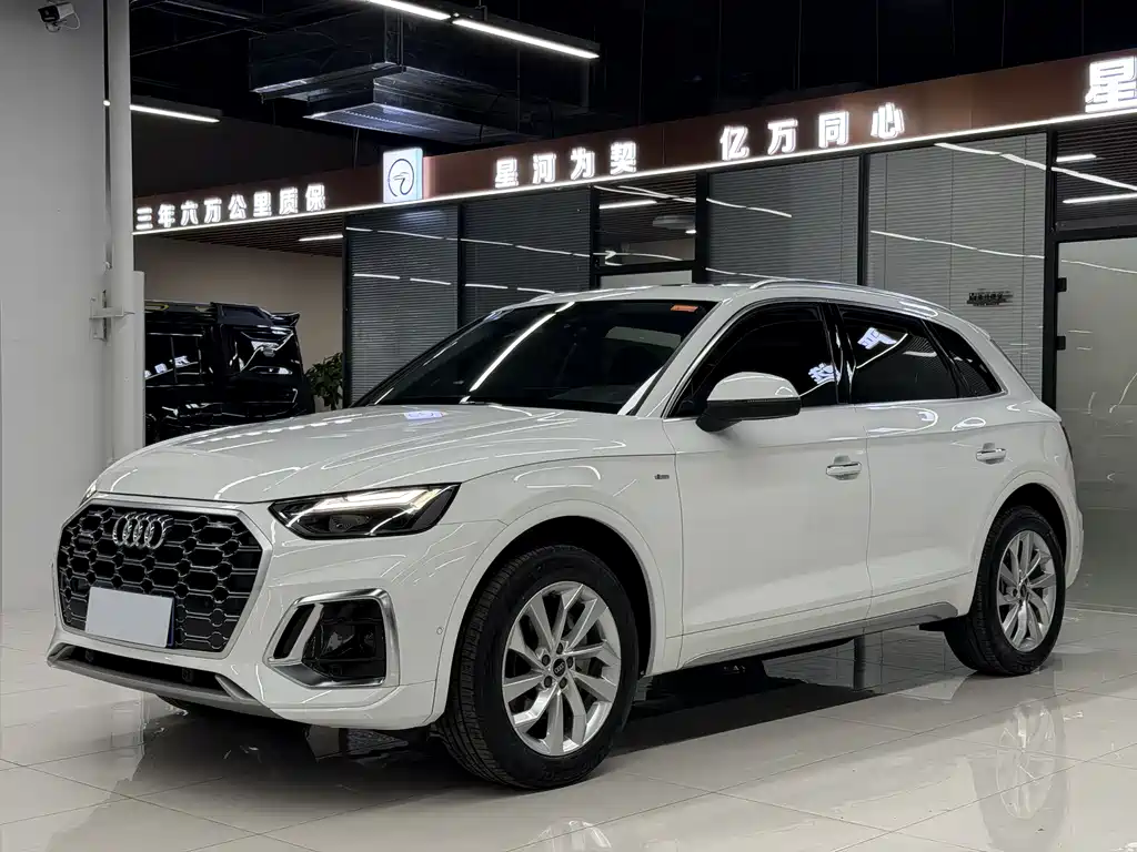Audi Q5L 2022 — фото 1