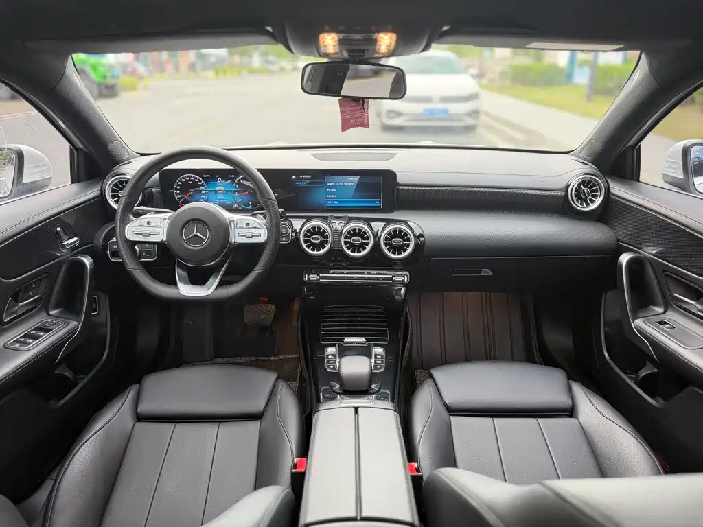 Mercedes-Benz A-Class 2022 — фото 12