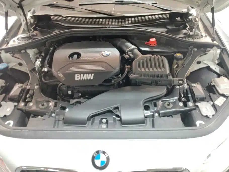 BMW 1 Series 2018 — фото 10