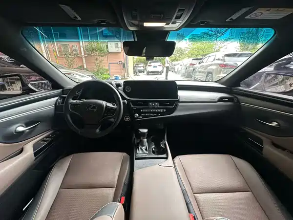 Lexus ES 2022