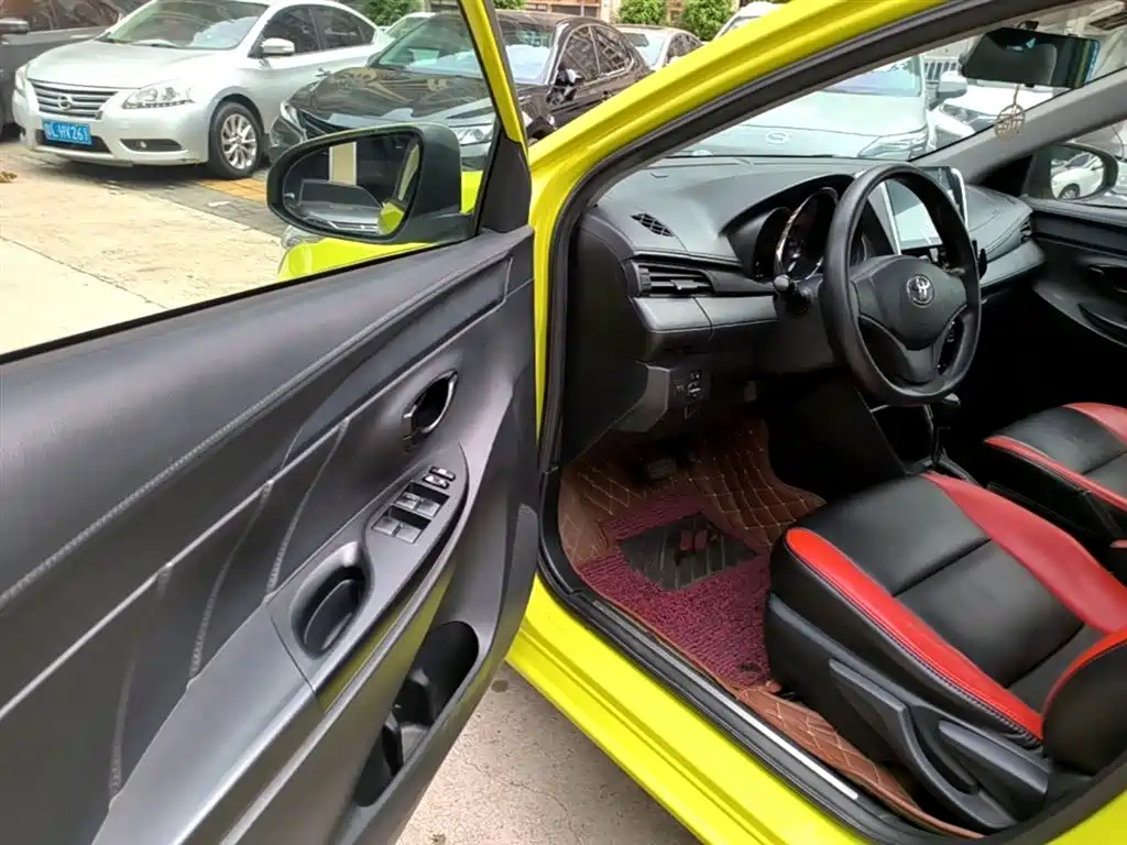 Toyota Yaris L 2018 — фото 16