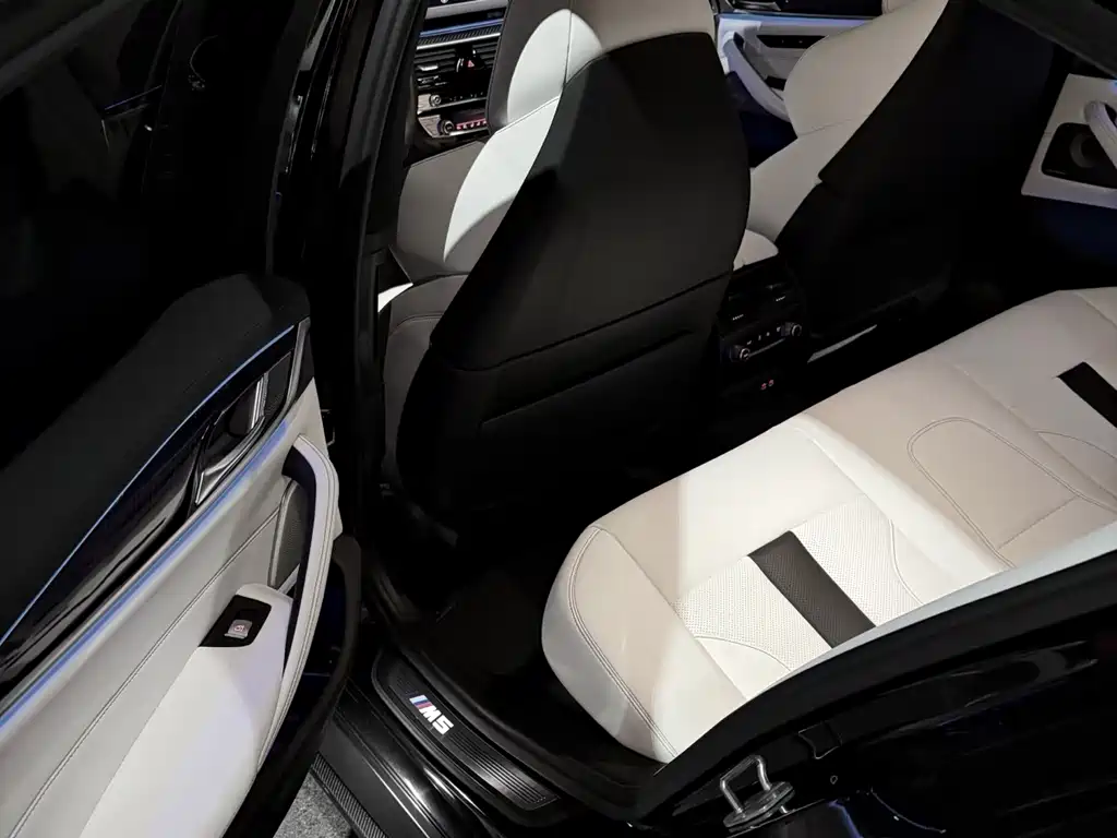 BMW M5 2021