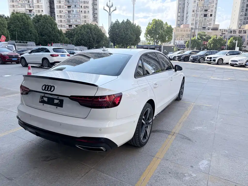Audi A4L 2022 — фото 11