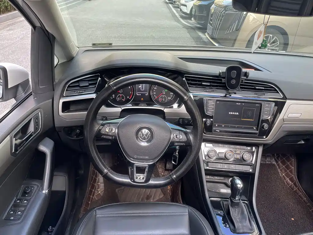 Volkswagen Touran 2018 — фото 11