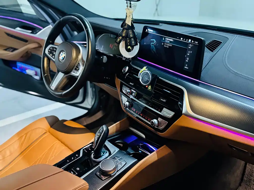 BMW 5 Series New Energy 2020 — фото 10
