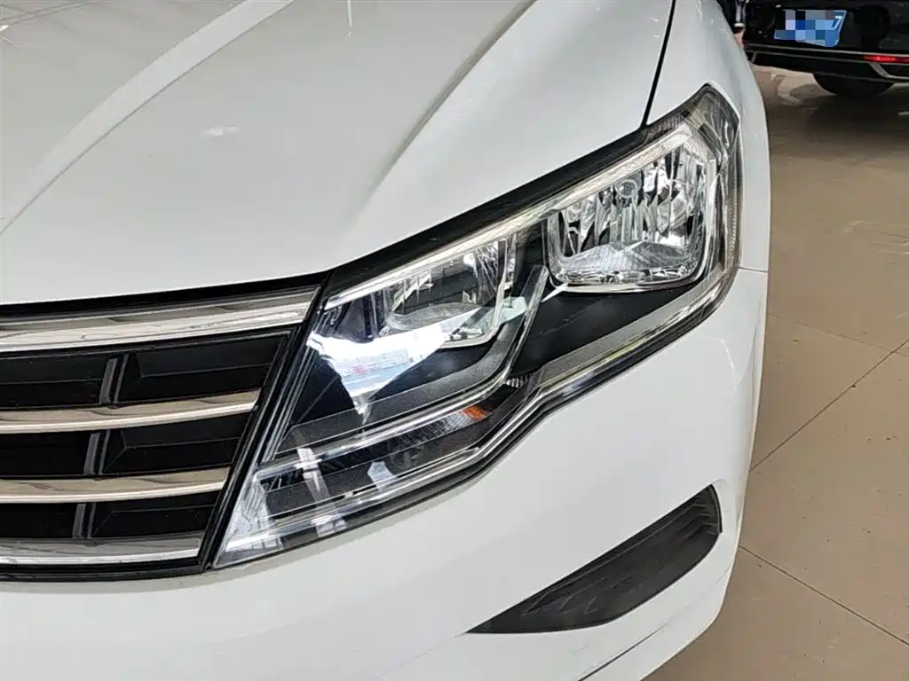 Volkswagen Jetta 2018 — фото 24