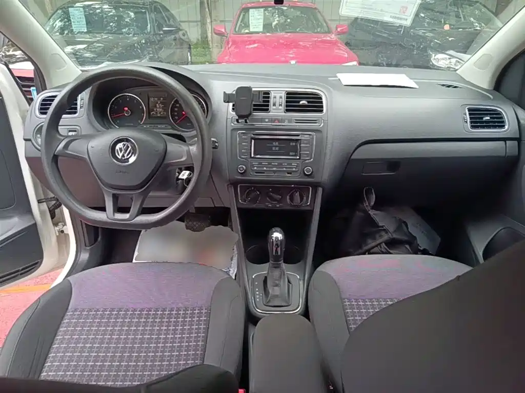 Volkswagen Polo 2015 — фото 10