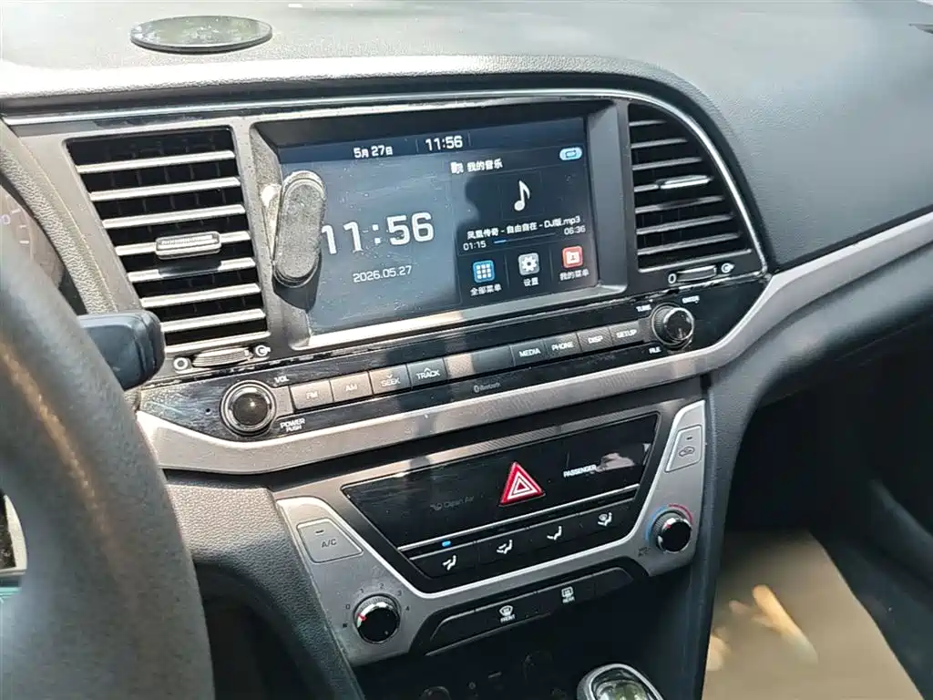 Hyundai Elantra 2016 — фото 13
