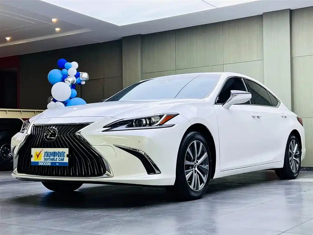 Lexus ES 2020