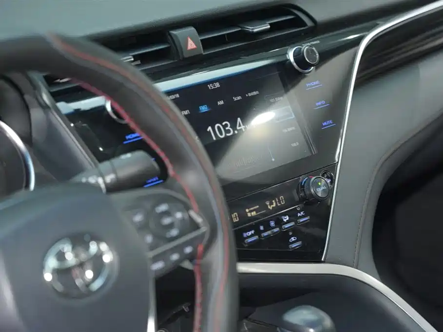 Toyota Camry 2019 — фото 12