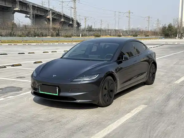 Tesla Model 3 2023