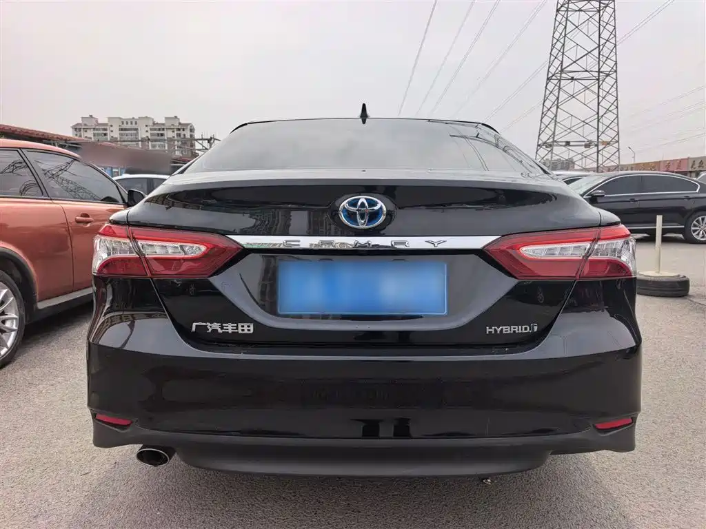 Toyota Camry 2023 — фото 11