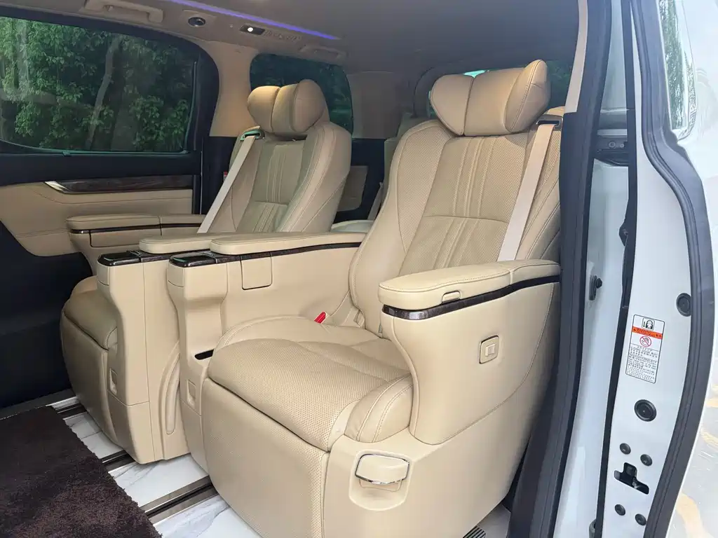 Toyota Alphard 2022 — фото 6
