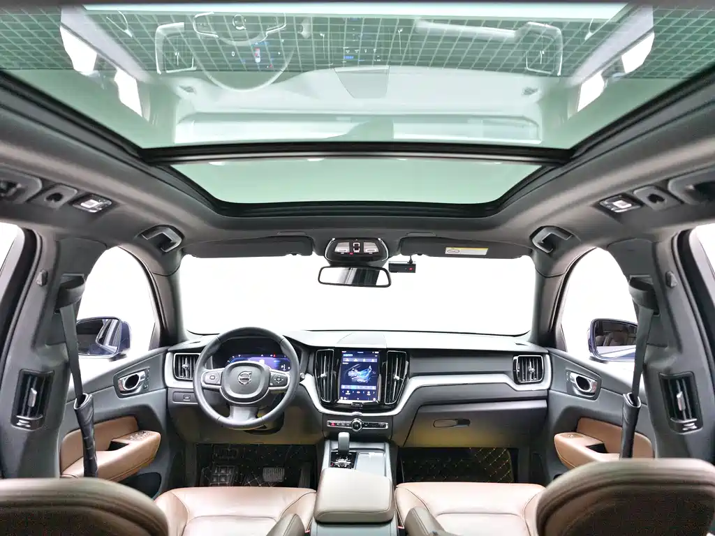 Volvo XC60 2023 — фото 14