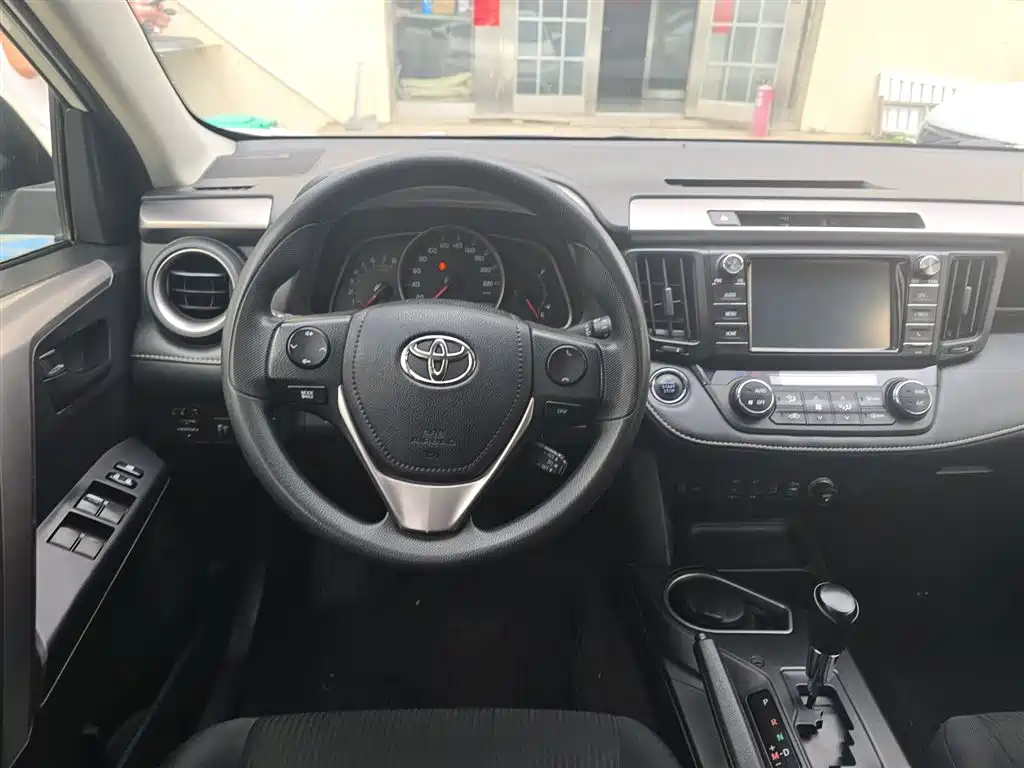 Toyota RAV4 2016 — фото 14