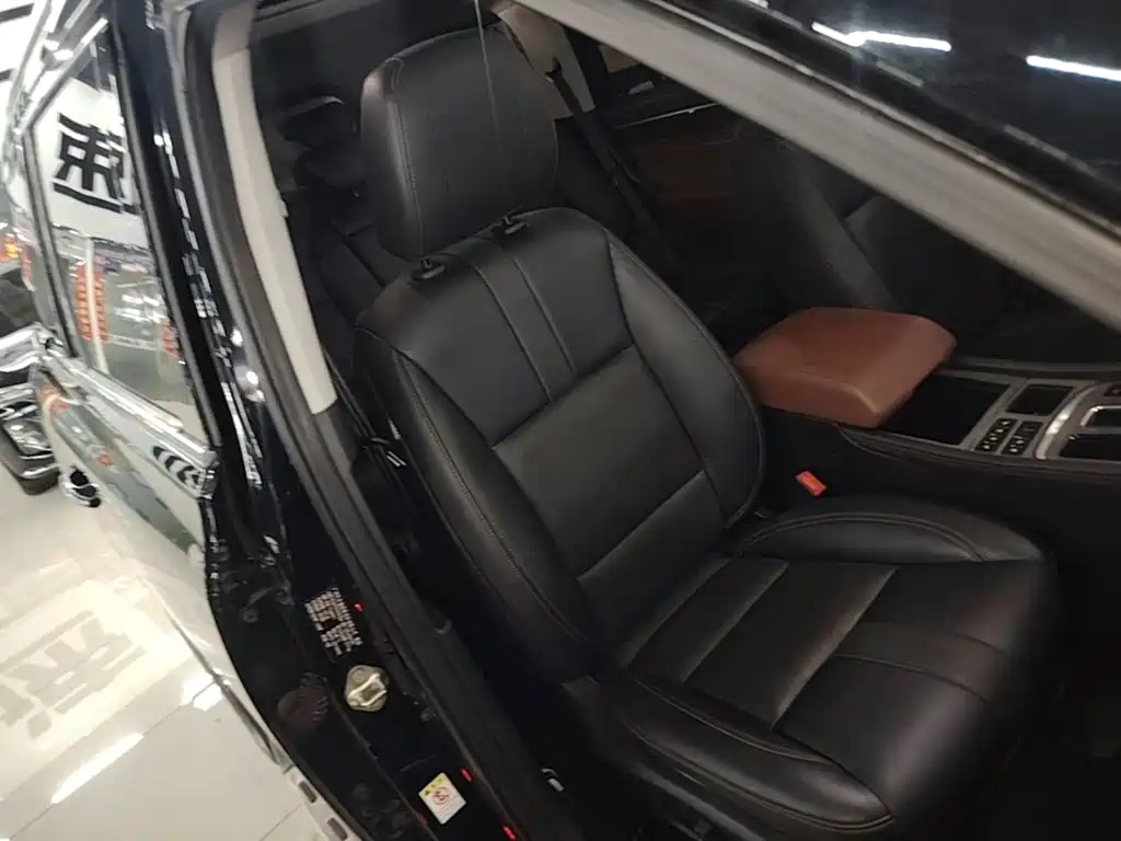 GAC Motor Trumpchi GS8 2017 — фото 25