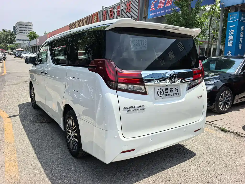 Toyota Alphard 2017 — фото 16