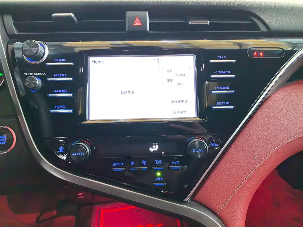 Toyota Camry 2018 — фото 13