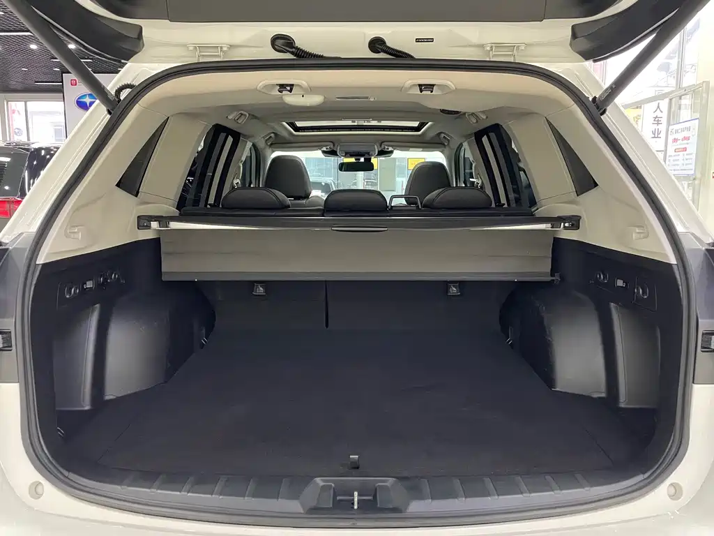 Subaru Forester 2023 — фото 17