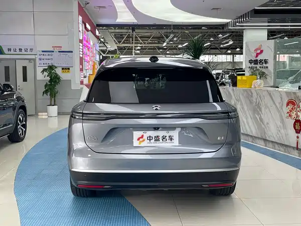 NIO ES8 2025