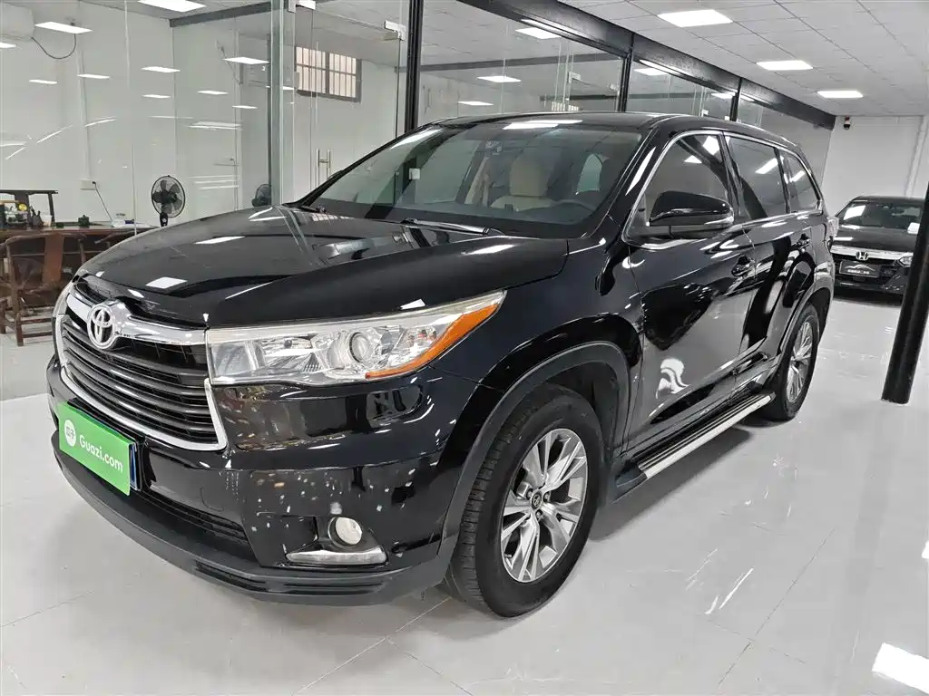 Toyota Highlander 2018 — фото 1