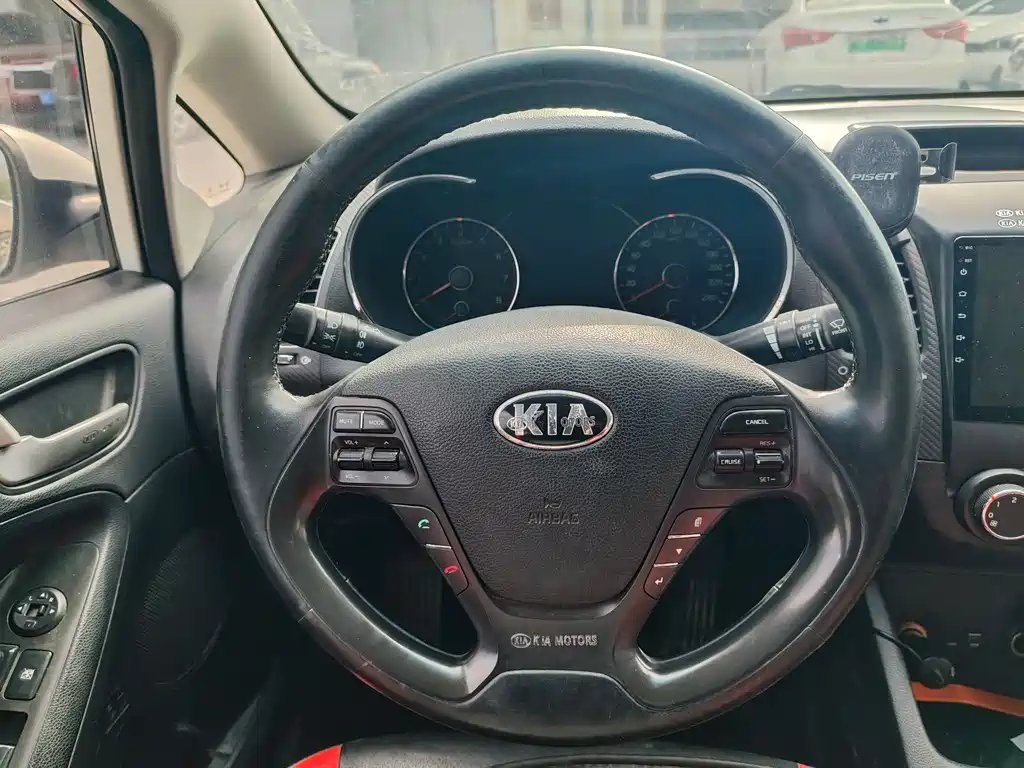 Kia K3 2017 — фото 12