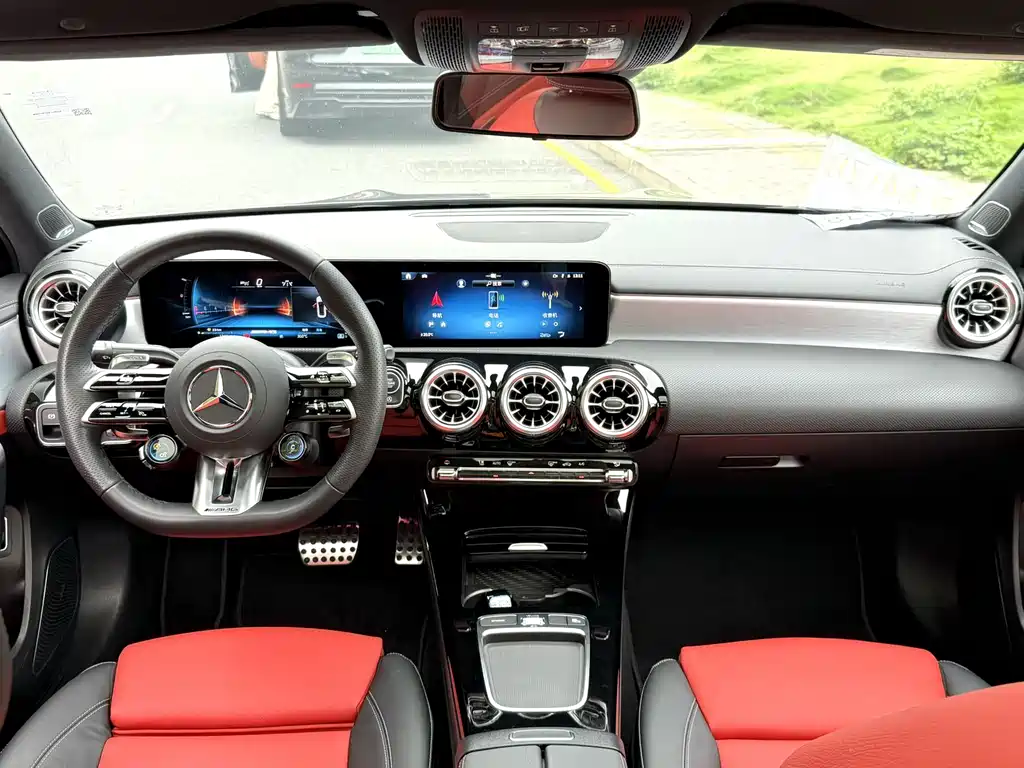 Mercedes-Benz A-Class AMG 2025 — фото 8