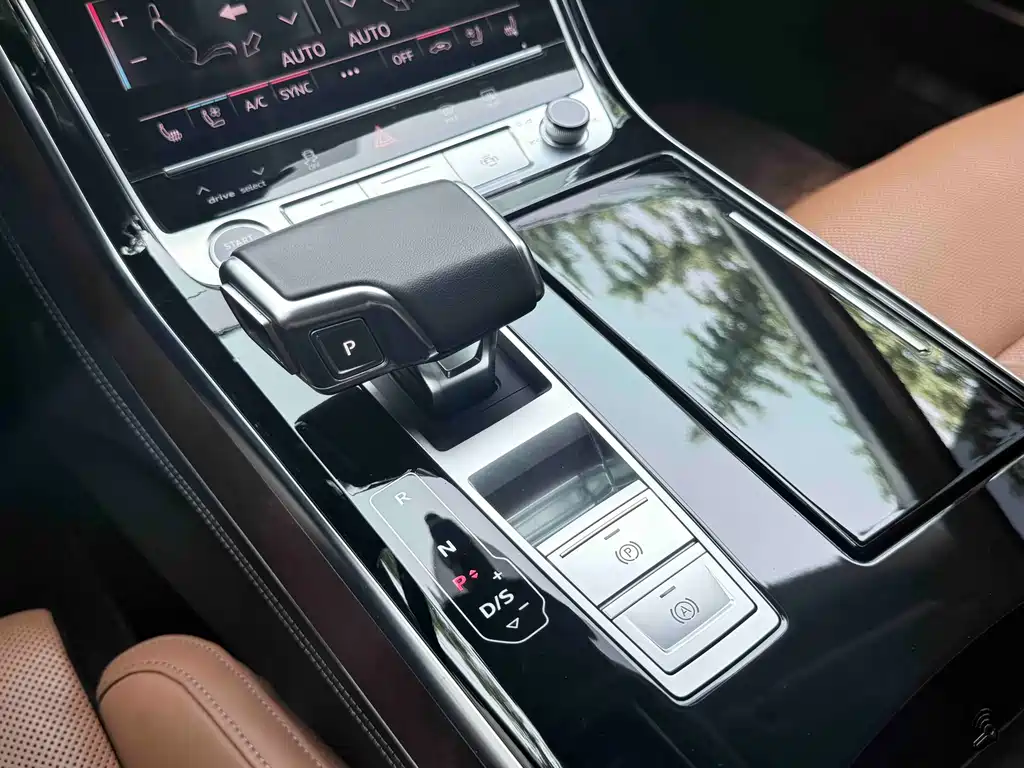 Audi A8 2023 — фото 33