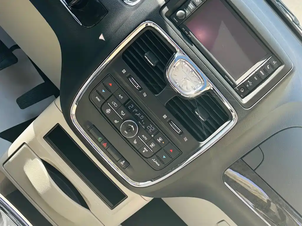 Chrysler Grand Voyager 2016 — фото 18
