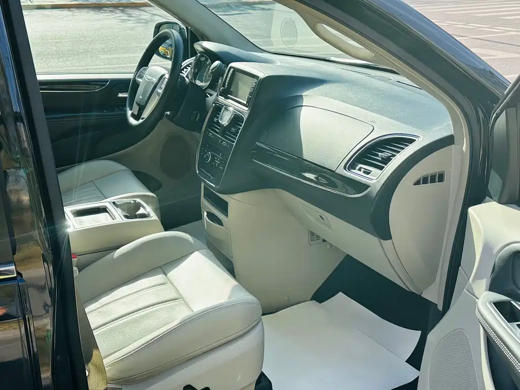Chrysler Grand Voyager 2016 — фото 24