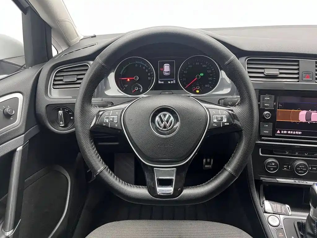 Volkswagen Golf EV 2020 — фото 15