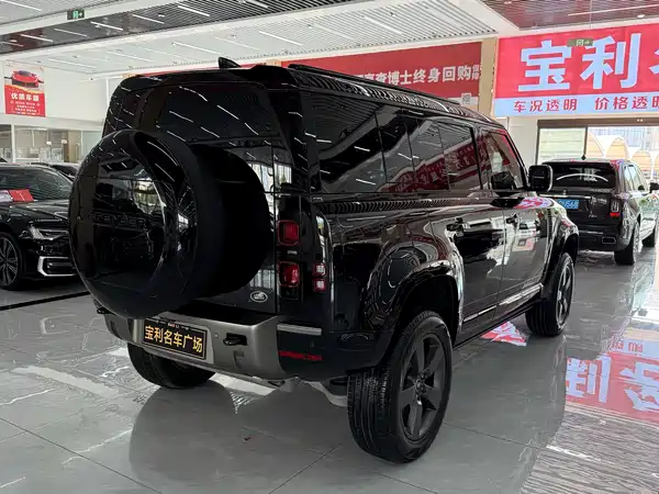 Land Rover Defender 2025