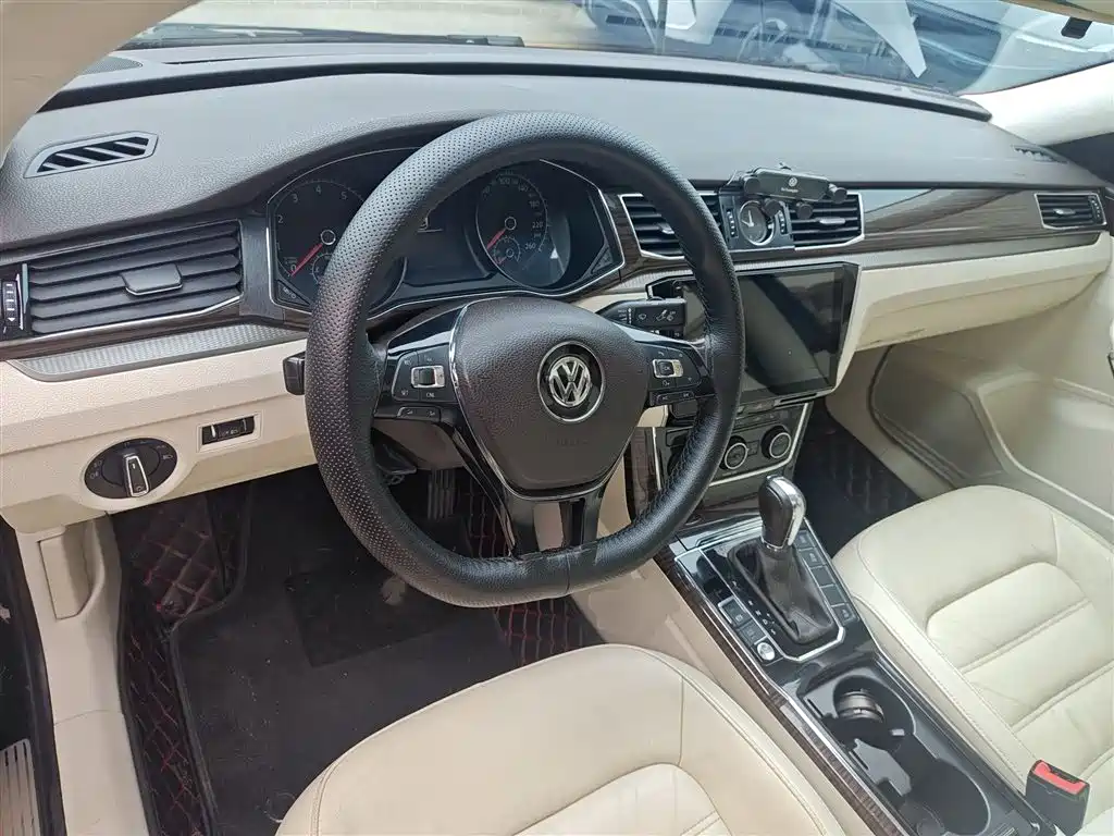 Volkswagen Passat 2017 — фото 10