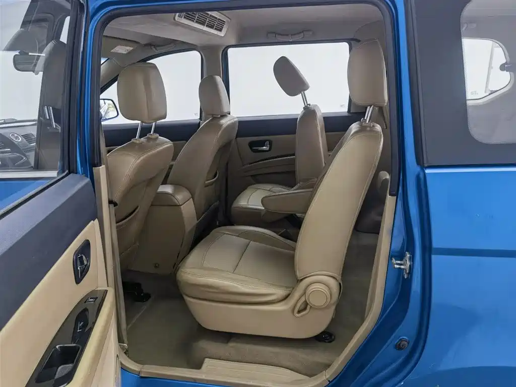 Wuling Hongguang 2014 — фото 15