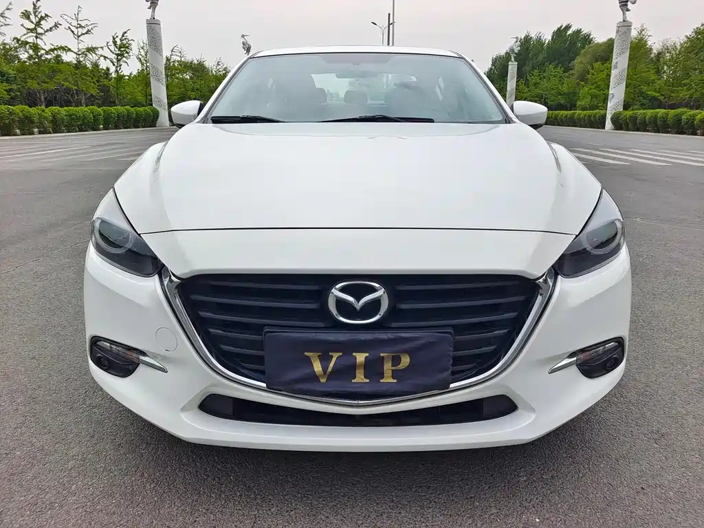 Mazda 3 Axela 2018 — фото 3