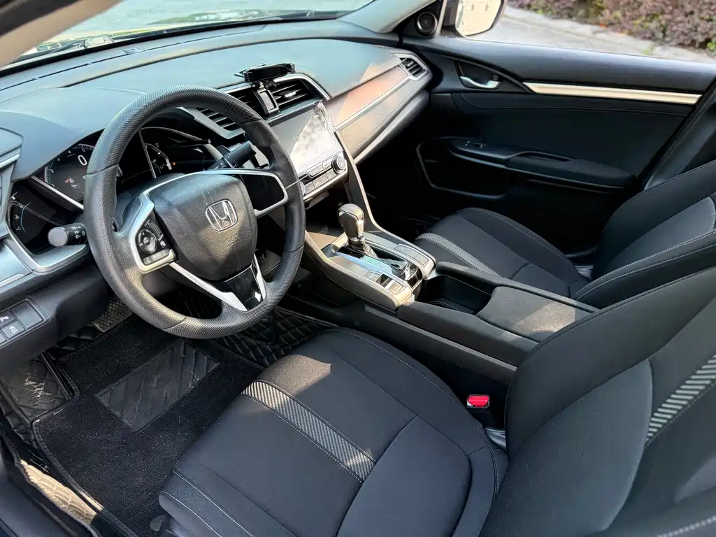 Honda Civic 2018 — фото 10