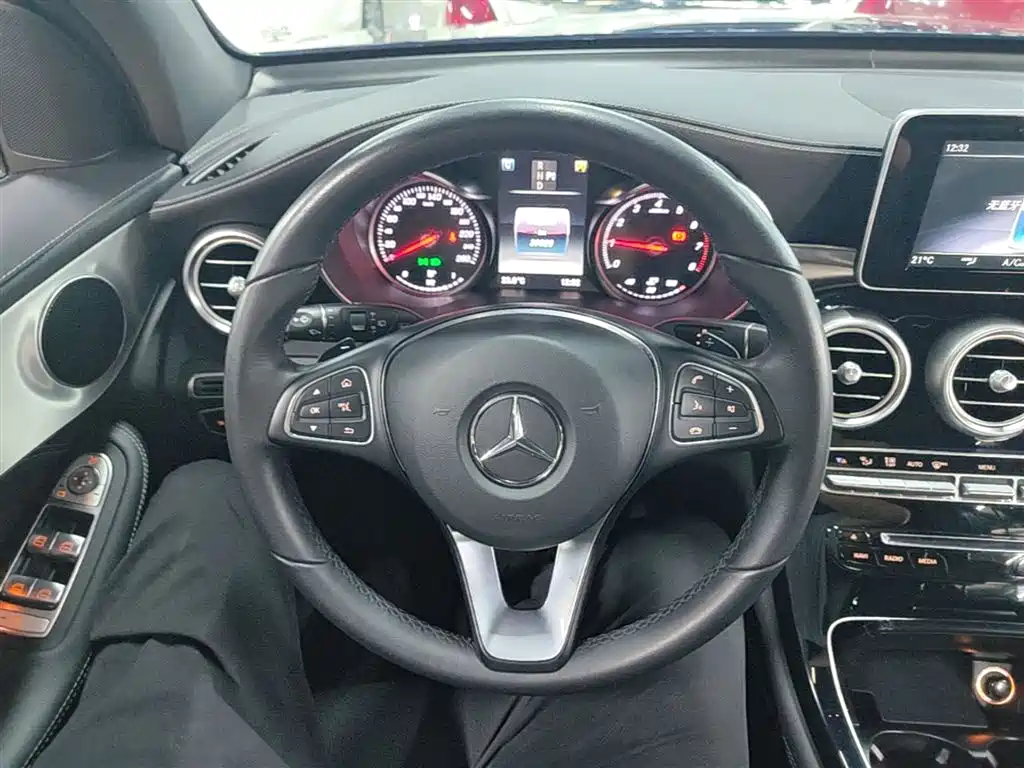 Mercedes-Benz GLC 2018 — фото 11