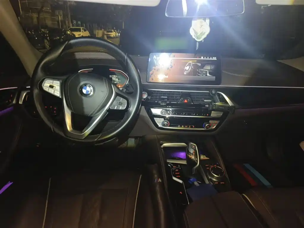 BMW 5 Series 2020 — фото 10