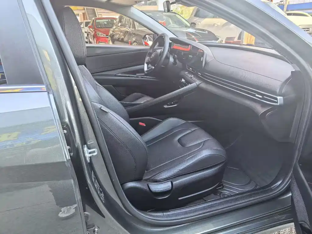 Hyundai Elantra 2024
