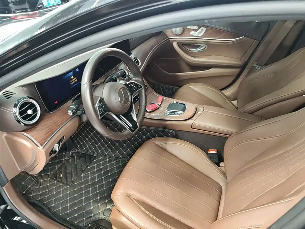 Mercedes-Benz E-Class 2023 — фото 16