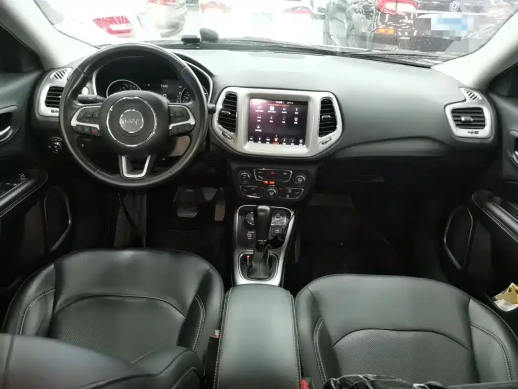 Jeep Compass 2019 — фото 10