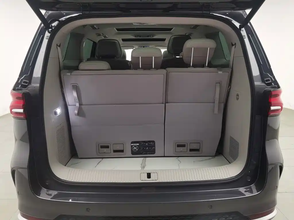 Roewe iMAX8 New Energy 2026 — фото 16