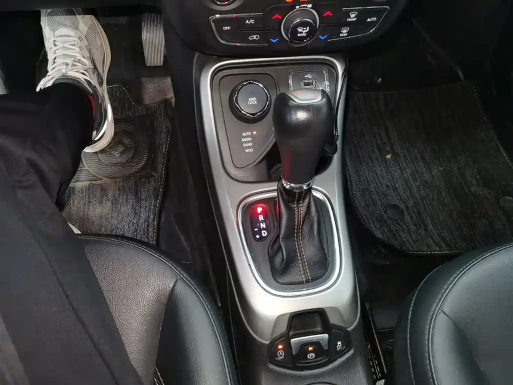 Jeep Compass 2019 — фото 14