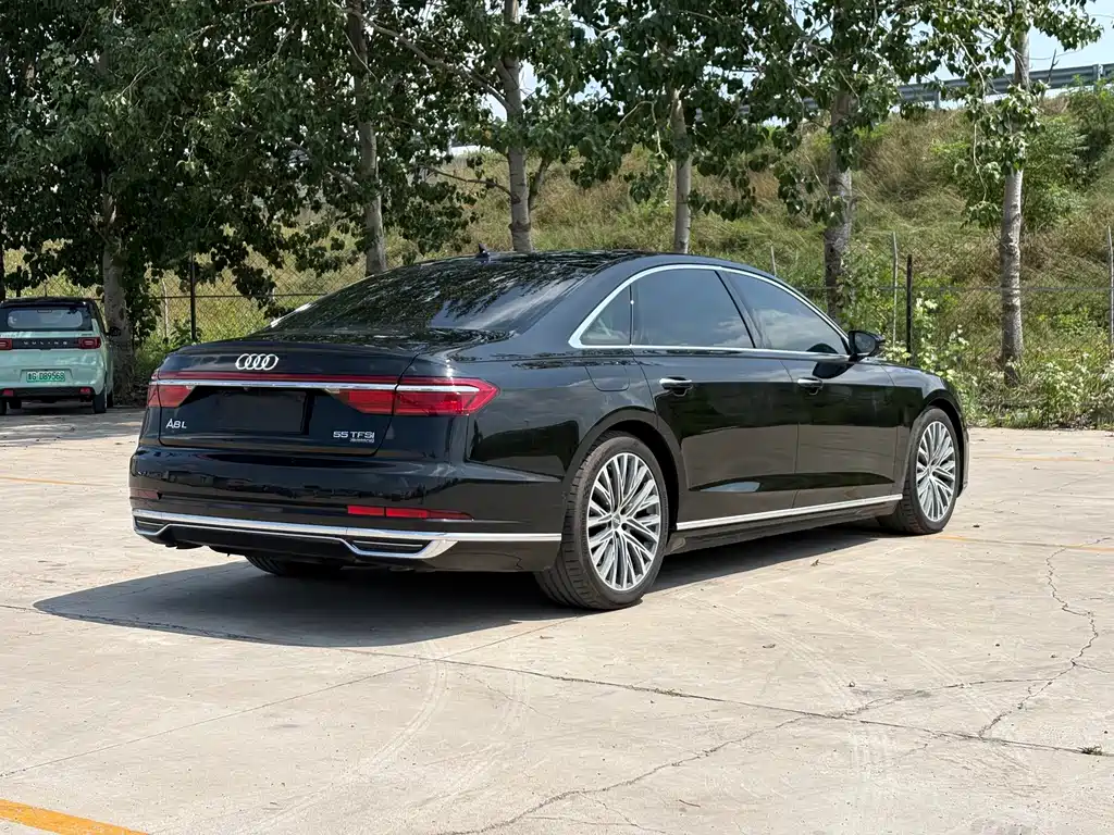Audi A8 2018 — фото 9