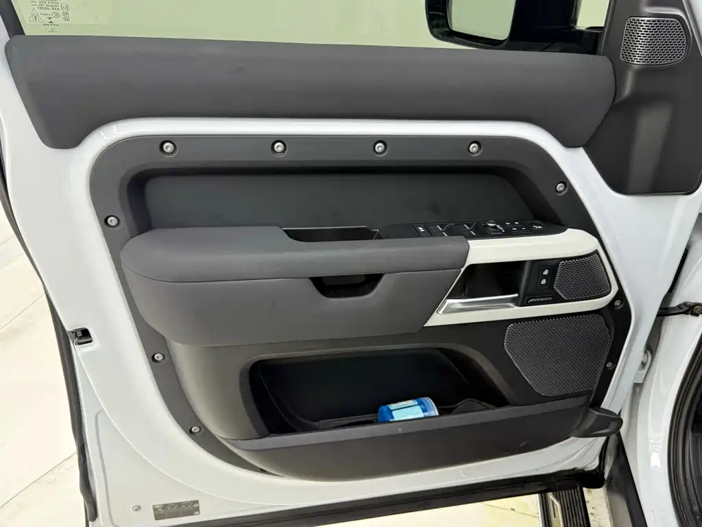 Land Rover Defender EV 2021 — фото 12