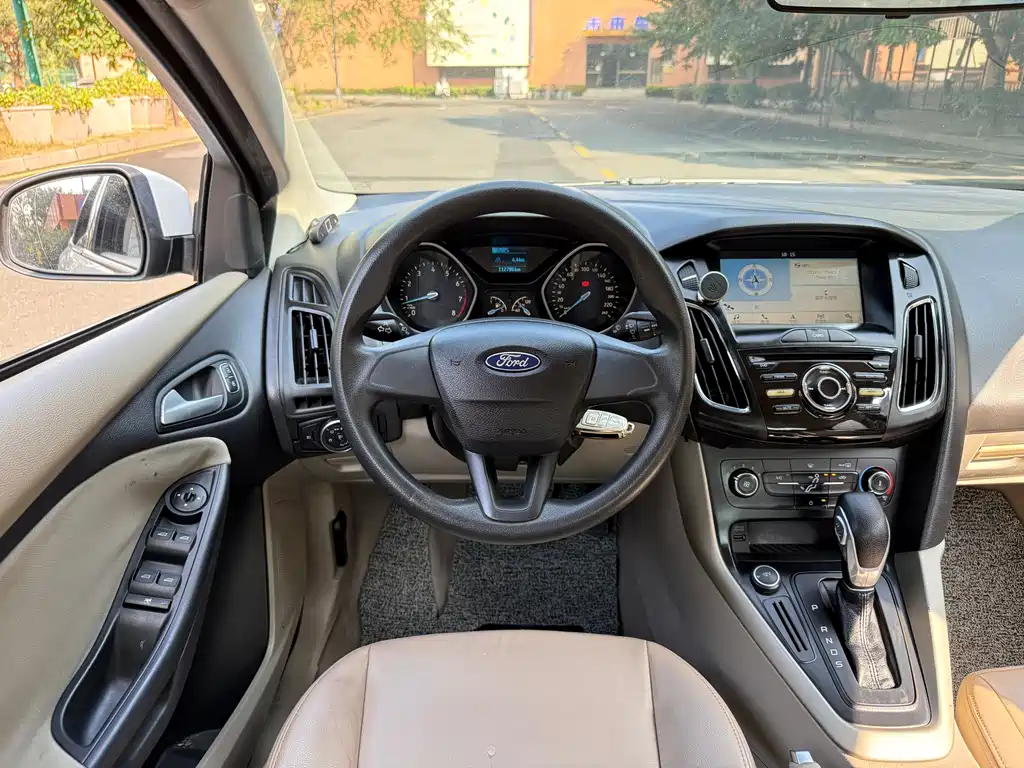 Ford Focus 2016 — фото 16