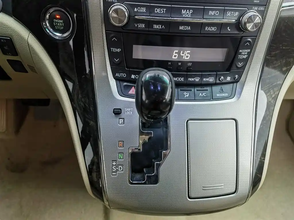 Toyota Alphard 2014 — фото 13