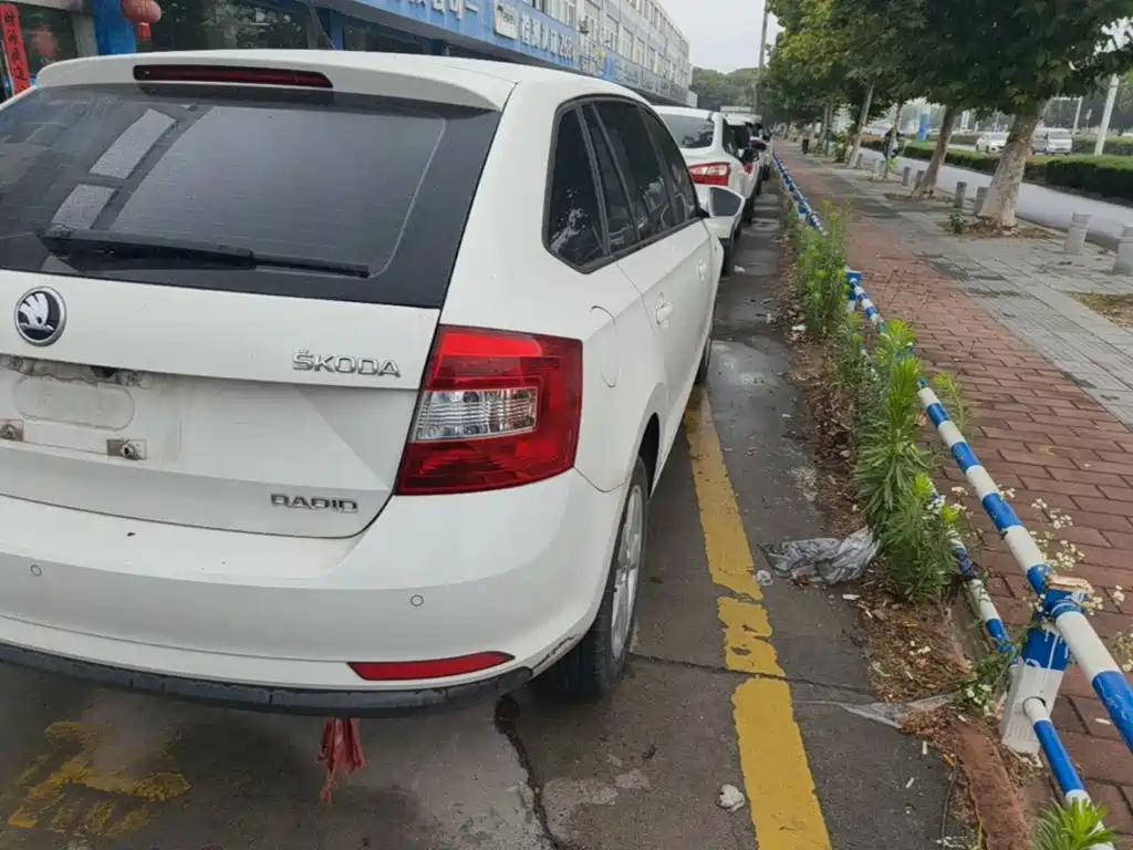 Skoda Rapid Spaceback 2015 — фото 8