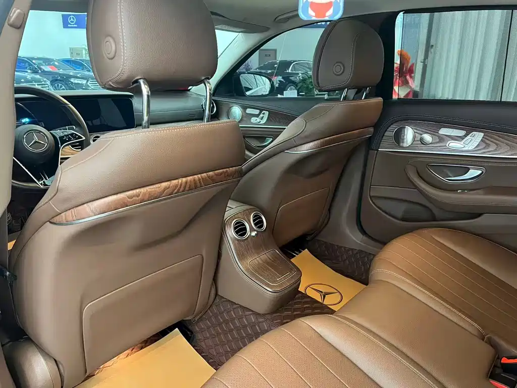 Mercedes-Benz E-Class 2023 — фото 6