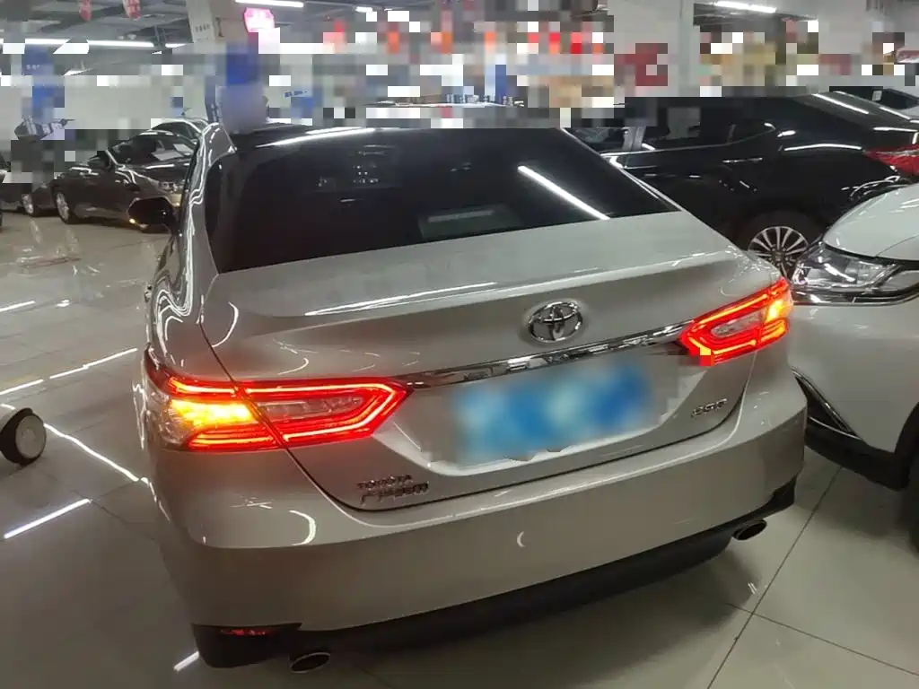 Toyota Camry 2019 — фото 5